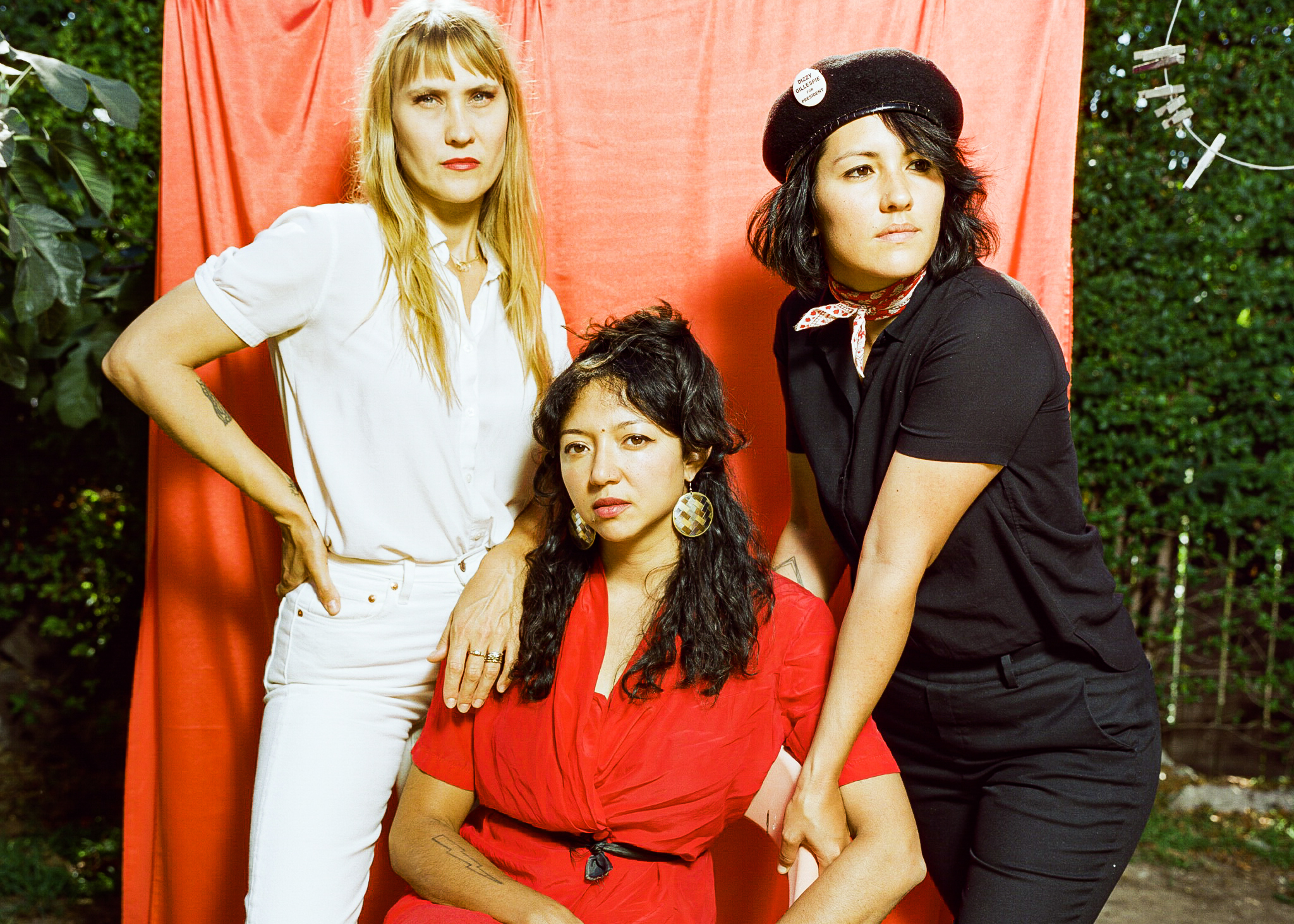 Featured image for “La Luz announces new album, drops video for new single “Watching Cartoons””