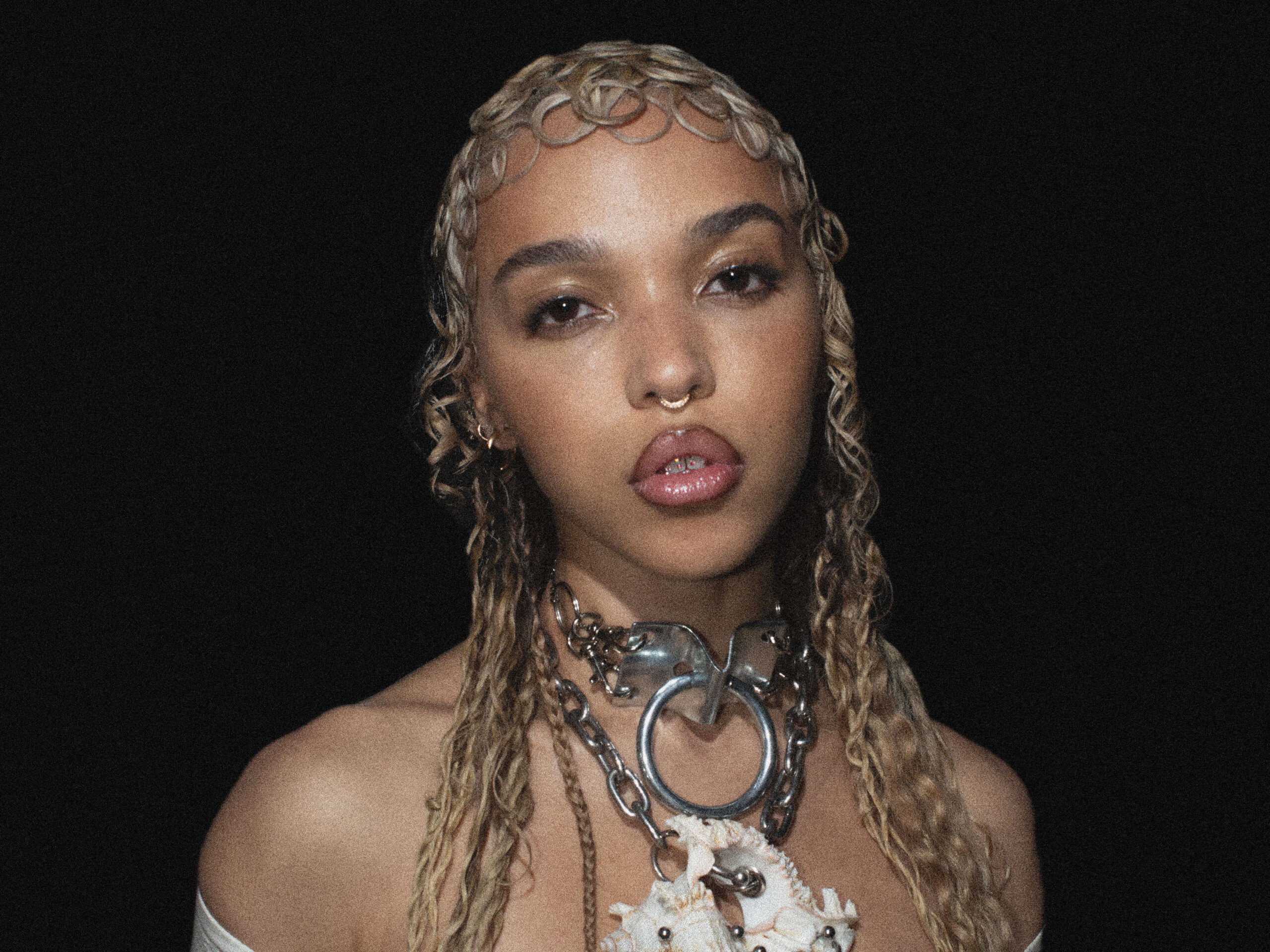 Featured image for “On ‘CAPRISONGS,’ FKA twigs vibrates at her highest frequency”